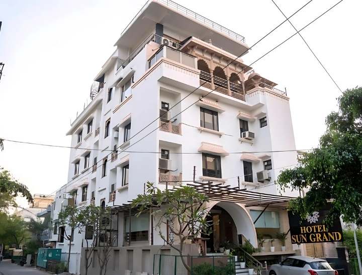 Best Hotels in Agra Near the Taj Mahal