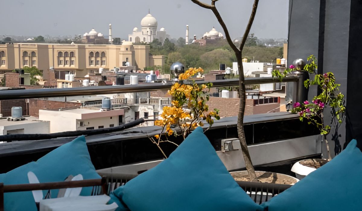Best BUDGET Restaurant near Taj
