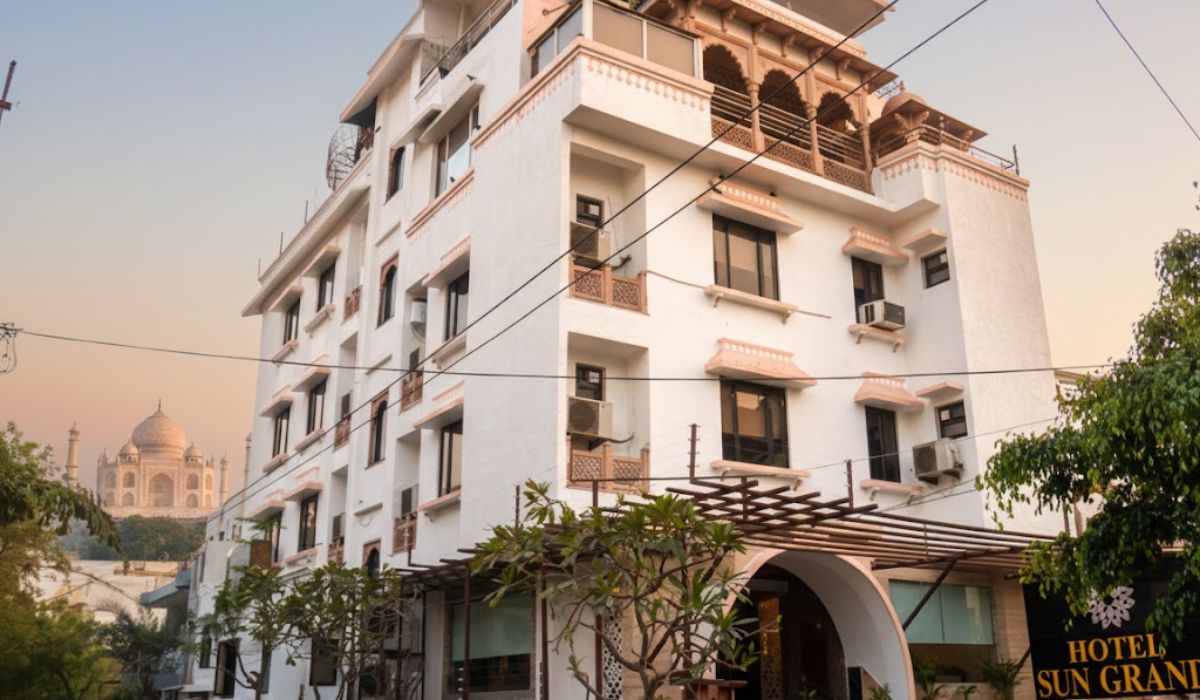 Best hotel in agra near Taj mahal