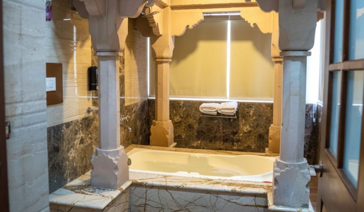 Best hotel in agra near Taj mahal